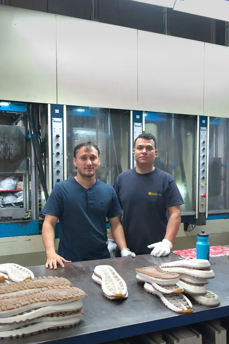 Equipo Solsuole — Inyección y prensado